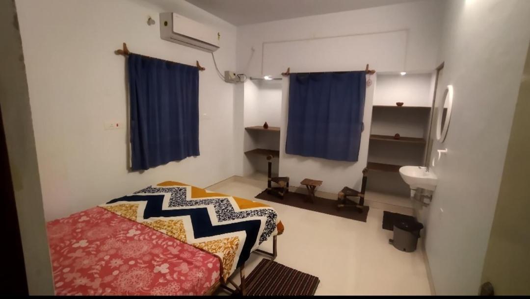 Funk Monk Villa Hostel Pondicherry Оровілль Екстер'єр фото
